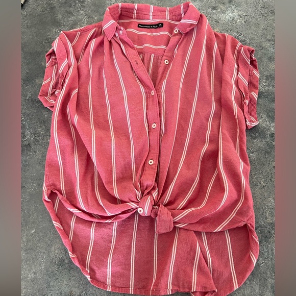 Abercrombie & Fitch Tops - Adorable Abercrombie & Fitch Short Sleeve Button Up Tie Front Pink Striped Shirt